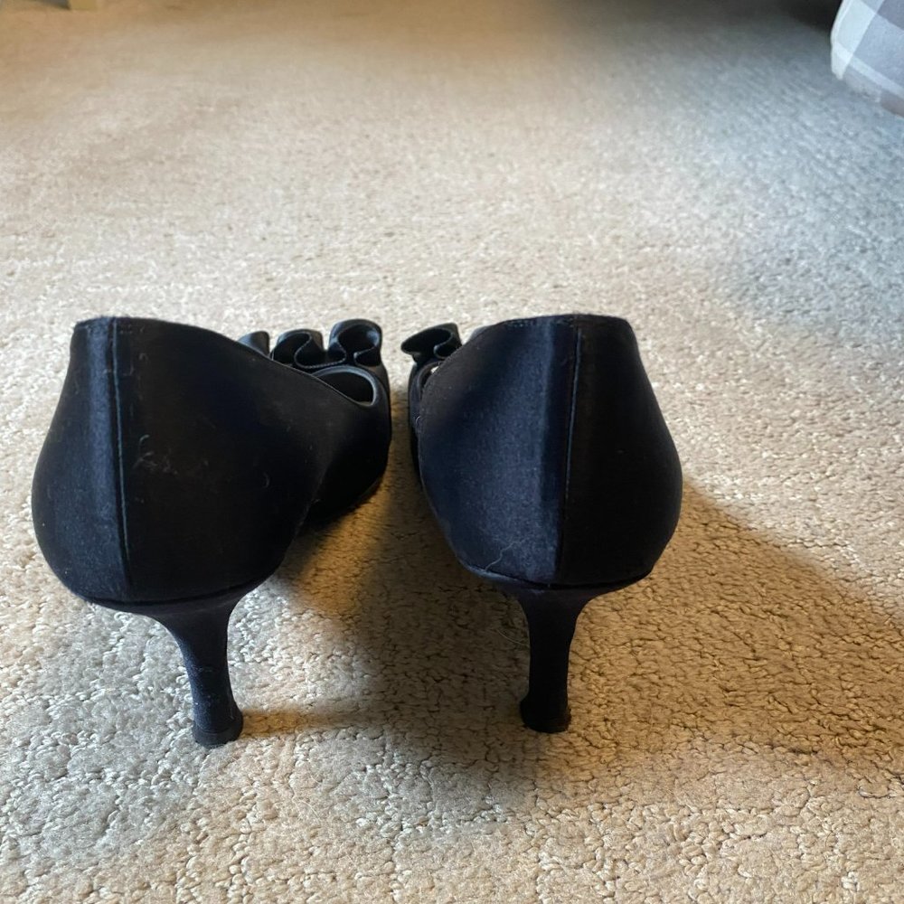 Stuart Weitzman satin pump - Picture 3 of 6